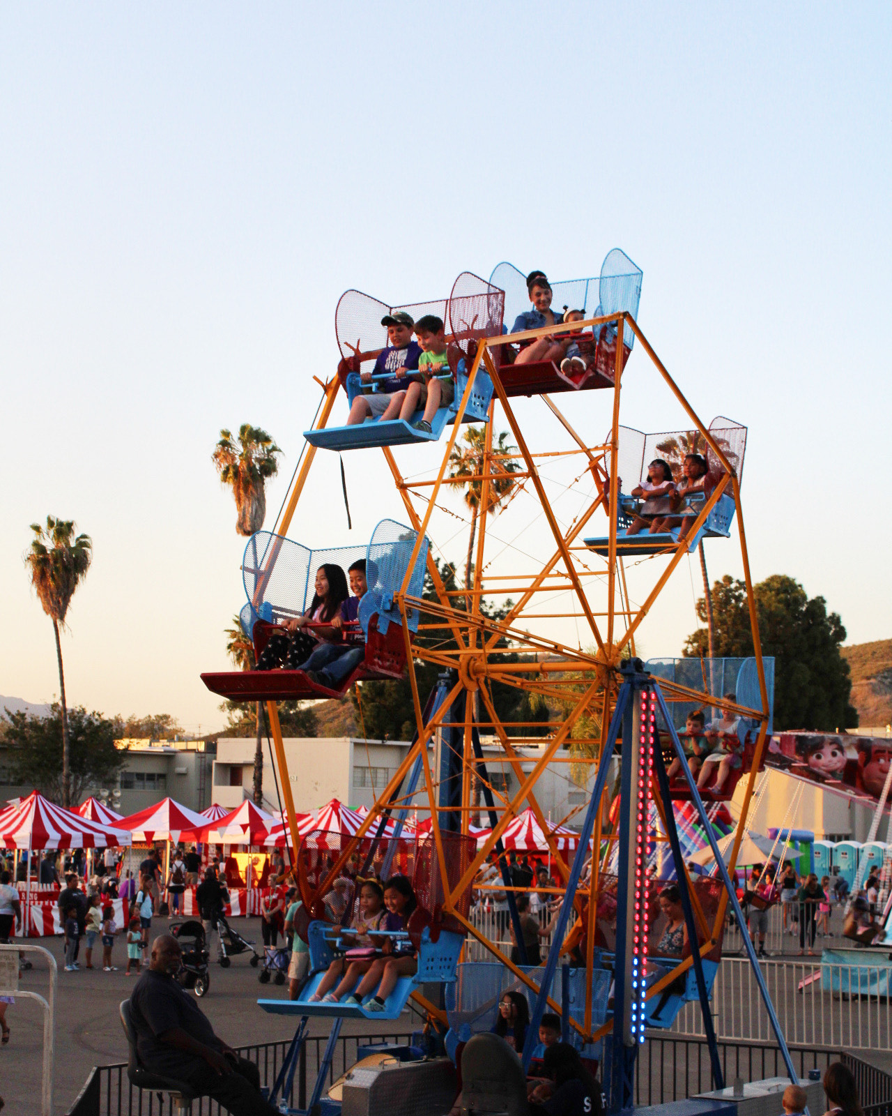 25' Gondola Ferris Wheel